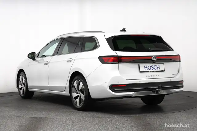 Volkswagen Passat view 4