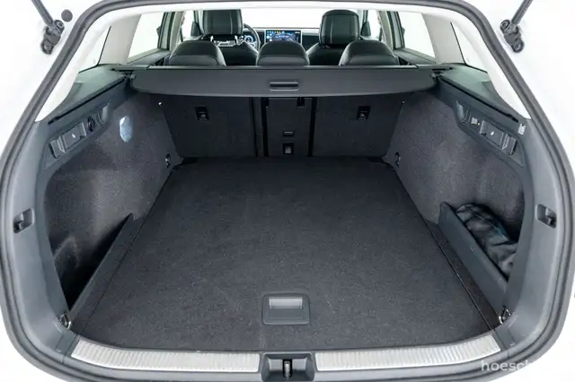 Volkswagen Passat view 8