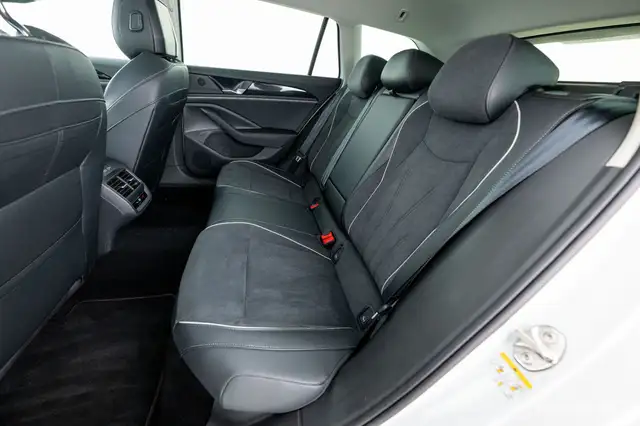 Volkswagen Passat view 7