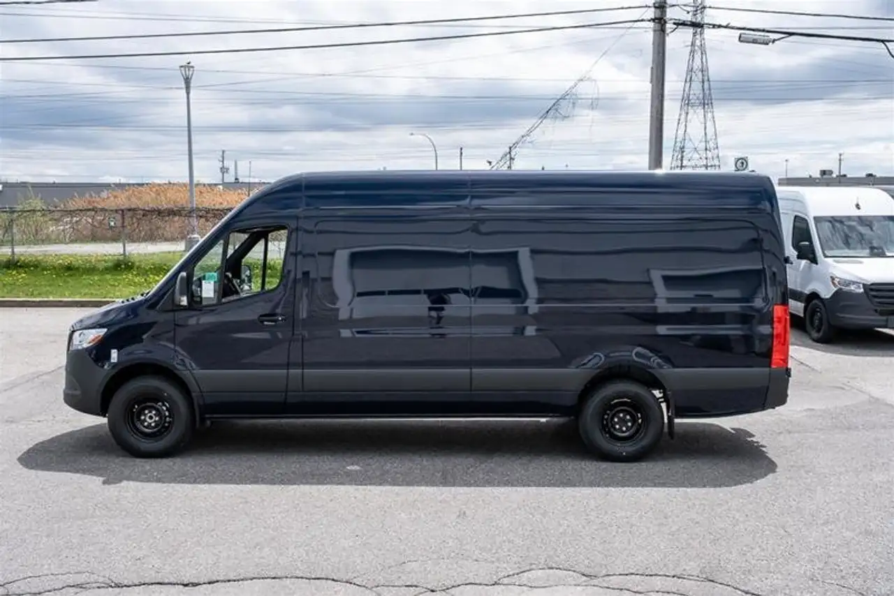 Mercedes-Benz Sprinter photo Mercedes-Benz Sprinter
