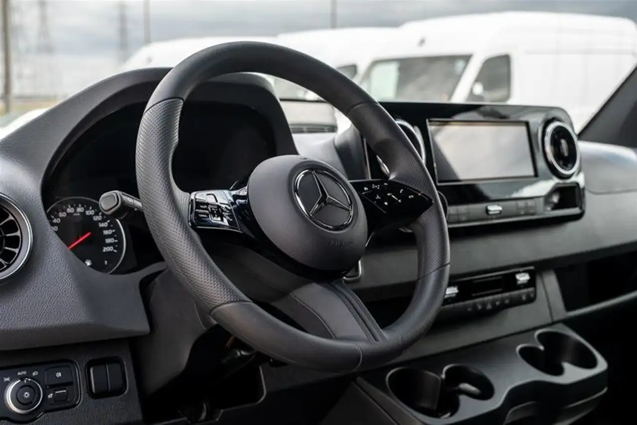 Mercedes-Benz Sprinter photo Mercedes-Benz Sprinter