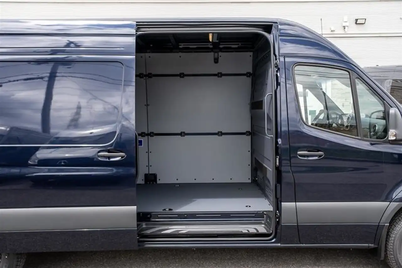 Mercedes-Benz Sprinter photo Mercedes-Benz Sprinter