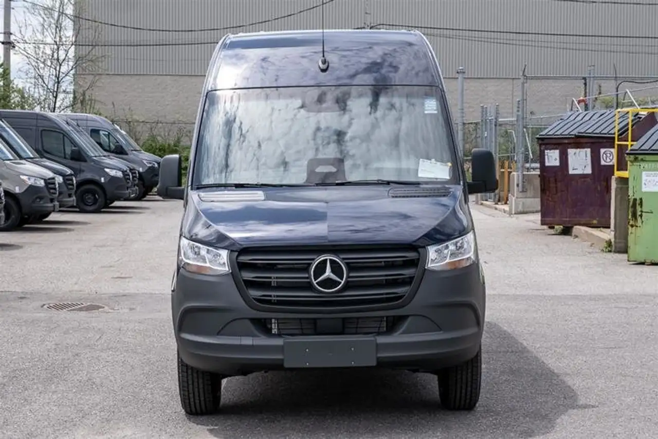 Mercedes-Benz Sprinter photo Mercedes-Benz Sprinter