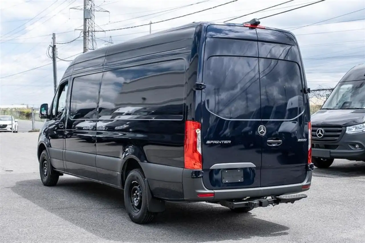 Mercedes-Benz Sprinter photo Mercedes-Benz Sprinter