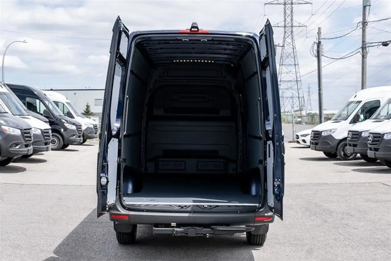 Mercedes-Benz Sprinter photo Mercedes-Benz Sprinter