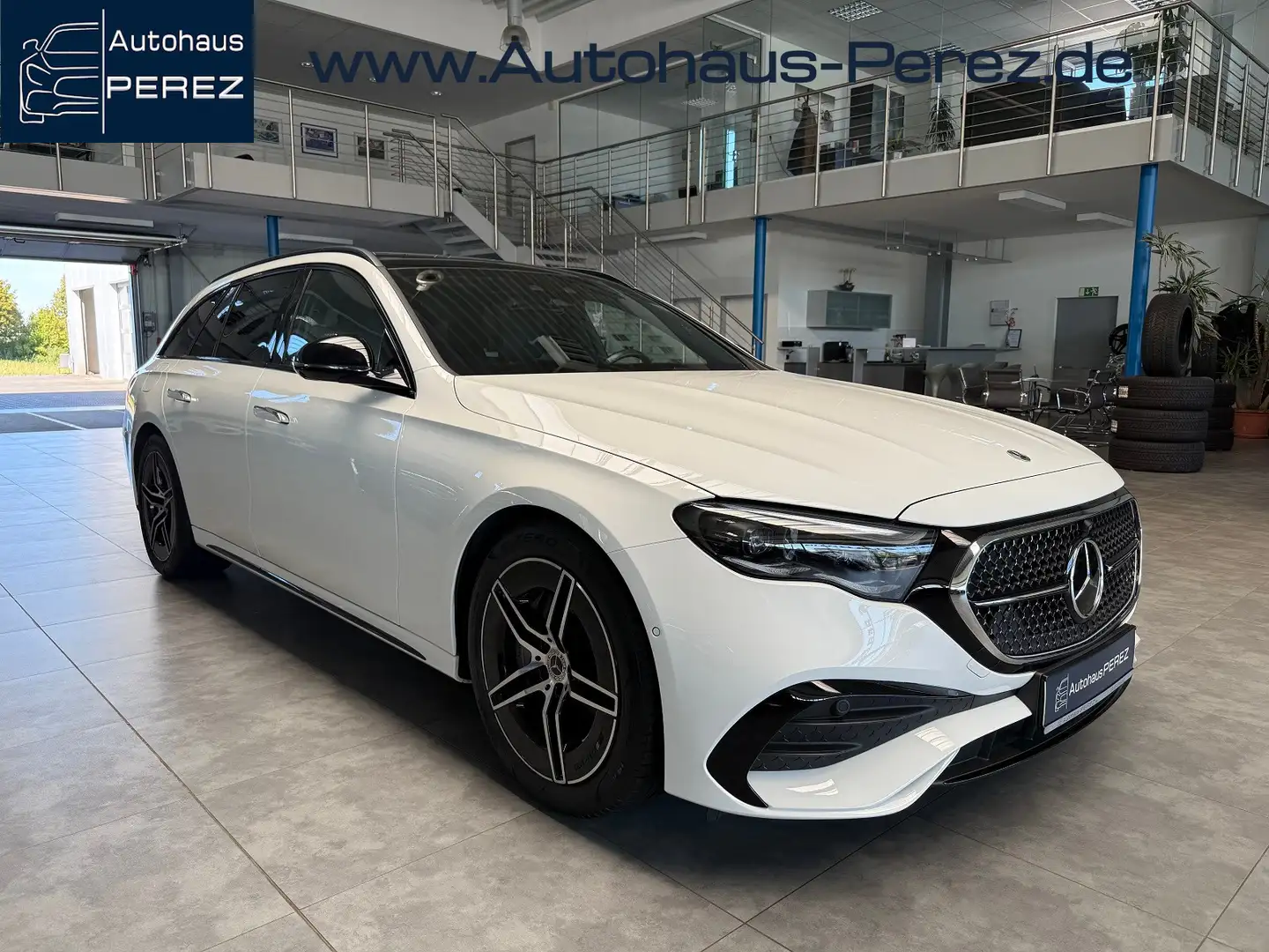 Mercedes-Benz E 300 T e AMG PREMIUM BURMESTER 4D SURROUND PANO Wit - 1