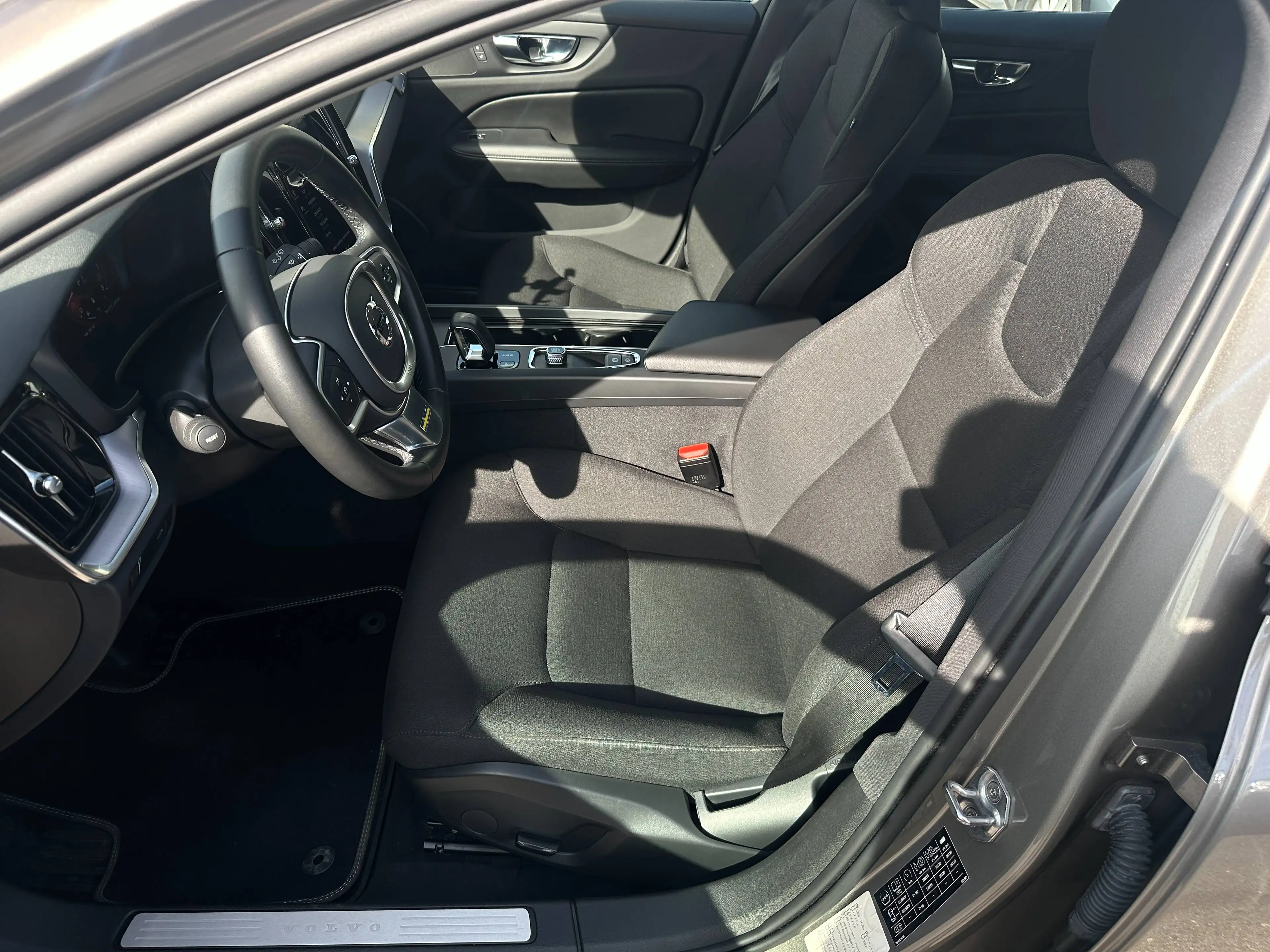 Volvo V60 2.0 benzine, B3 MHEV, CARPLAY-ANDROID — photo 8
