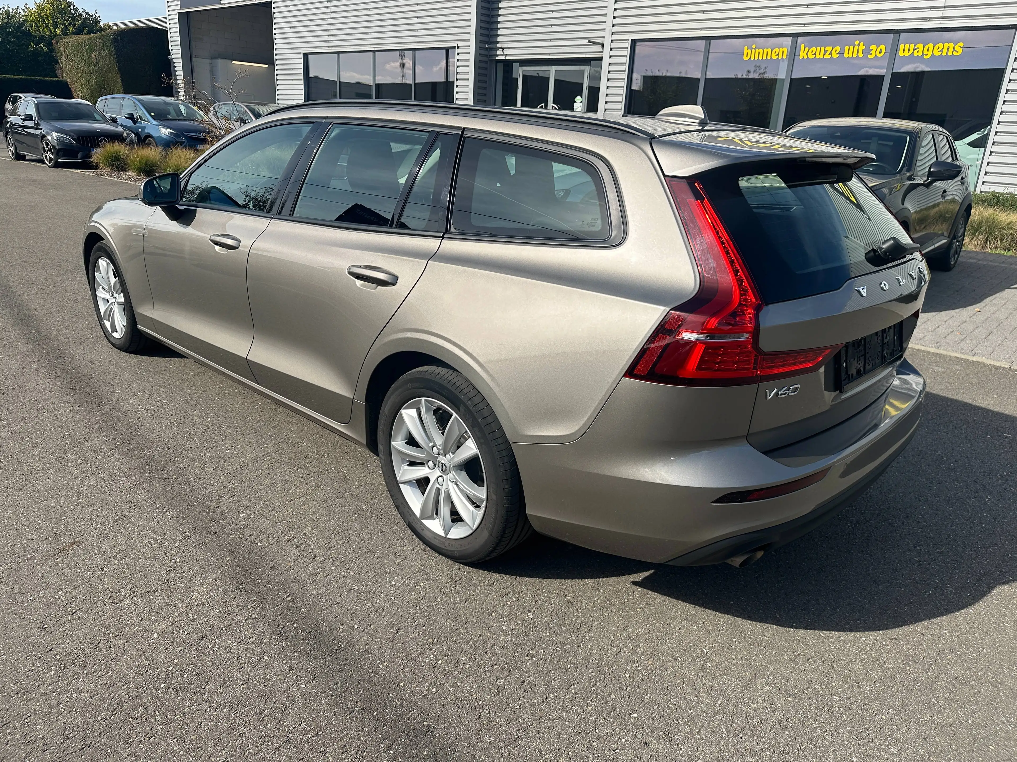 Volvo V60 2.0 benzine, B3 MHEV, CARPLAY-ANDROID — photo 6