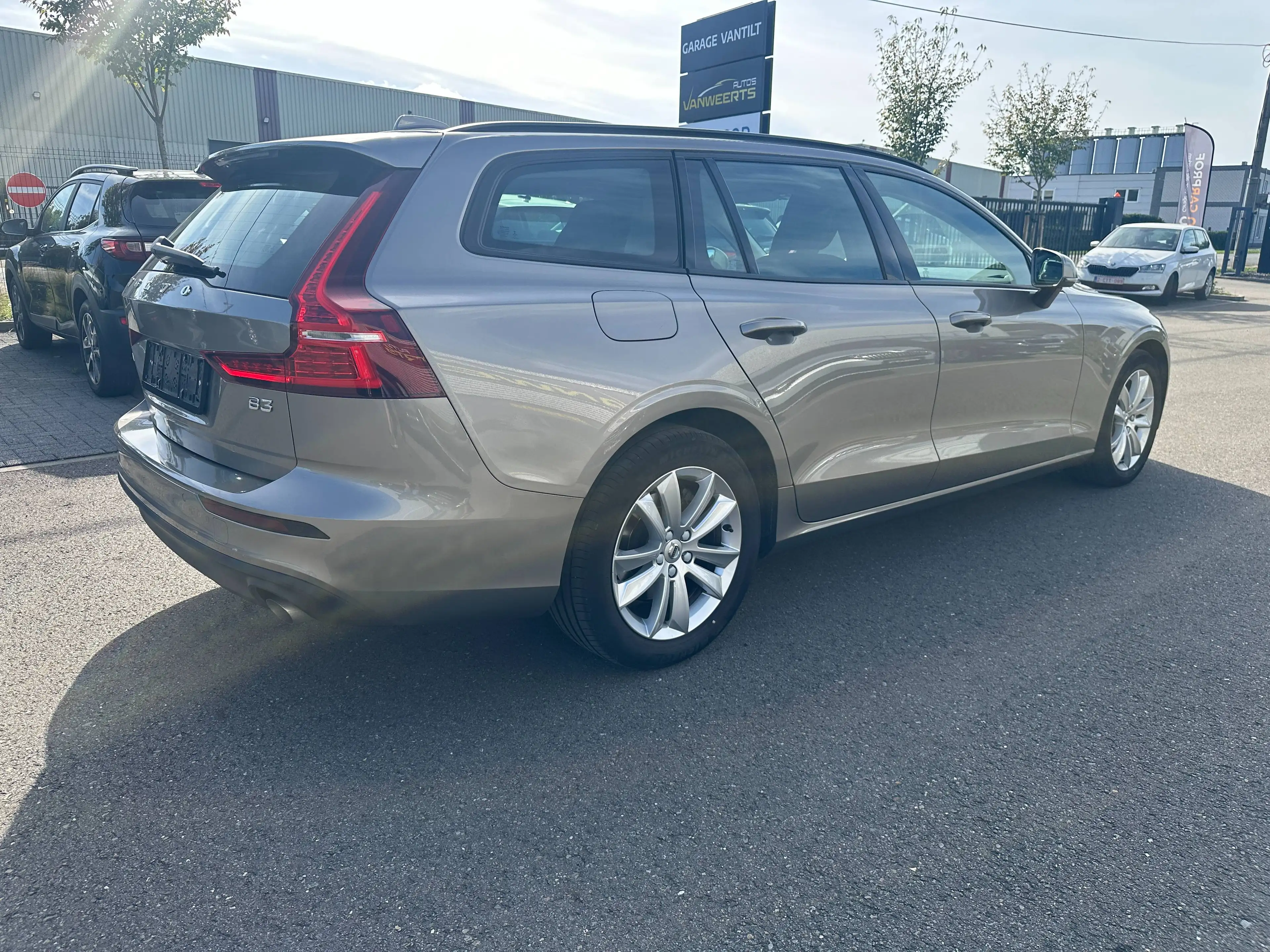 Volvo V60 2.0 benzine, B3 MHEV, CARPLAY-ANDROID — photo 4