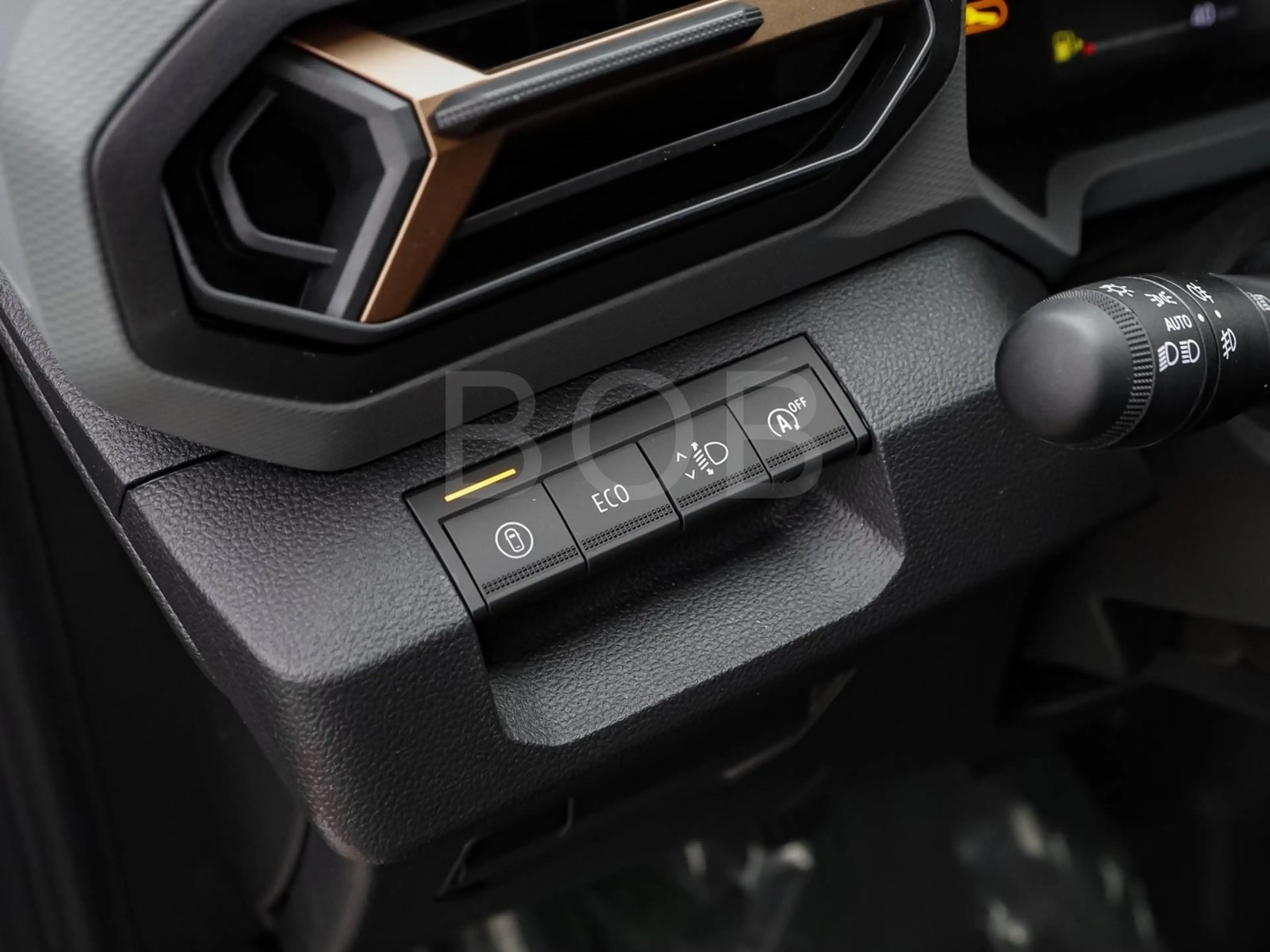 Dacia Duster Extreme TCe 130 SHZ PDC LHZ FSHZ 360° — photo 10