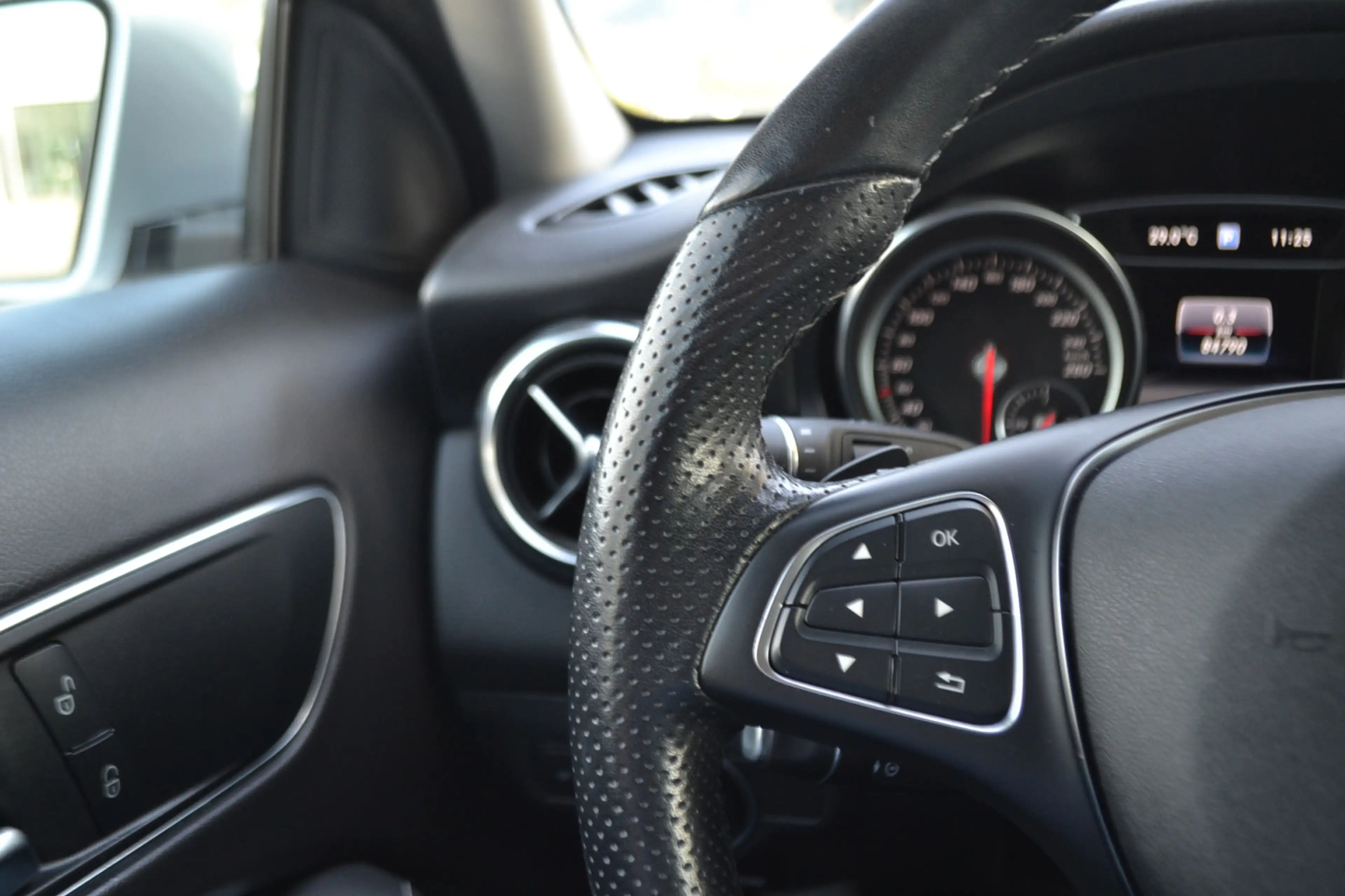 Mercedes-Benz GLA 180 Automaat | Leer | Carplay | Stoelverw. | Navigatie — photo 12