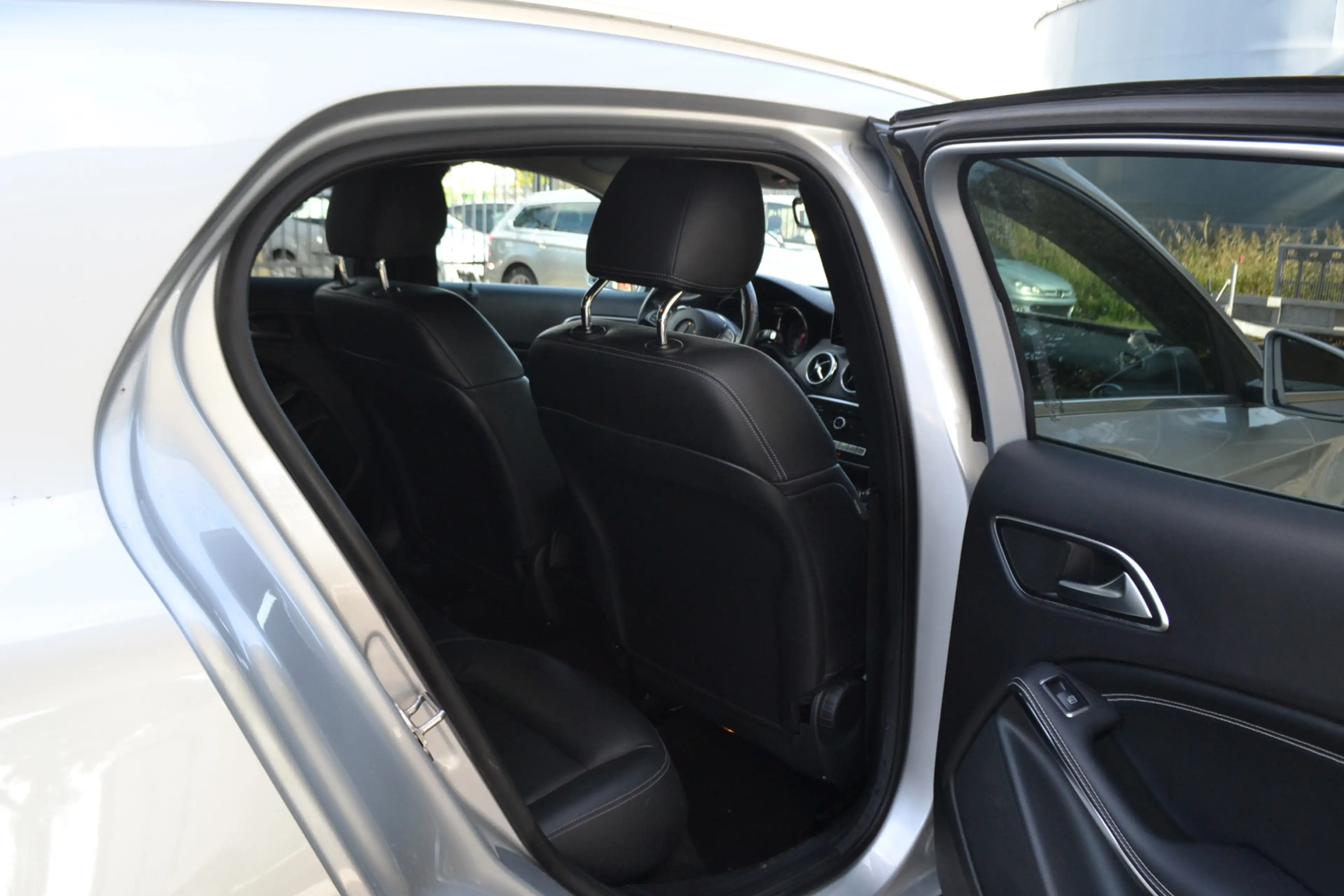 Mercedes-Benz GLA 180 Automaat | Leer | Carplay | Stoelverw. | Navigatie — photo 21