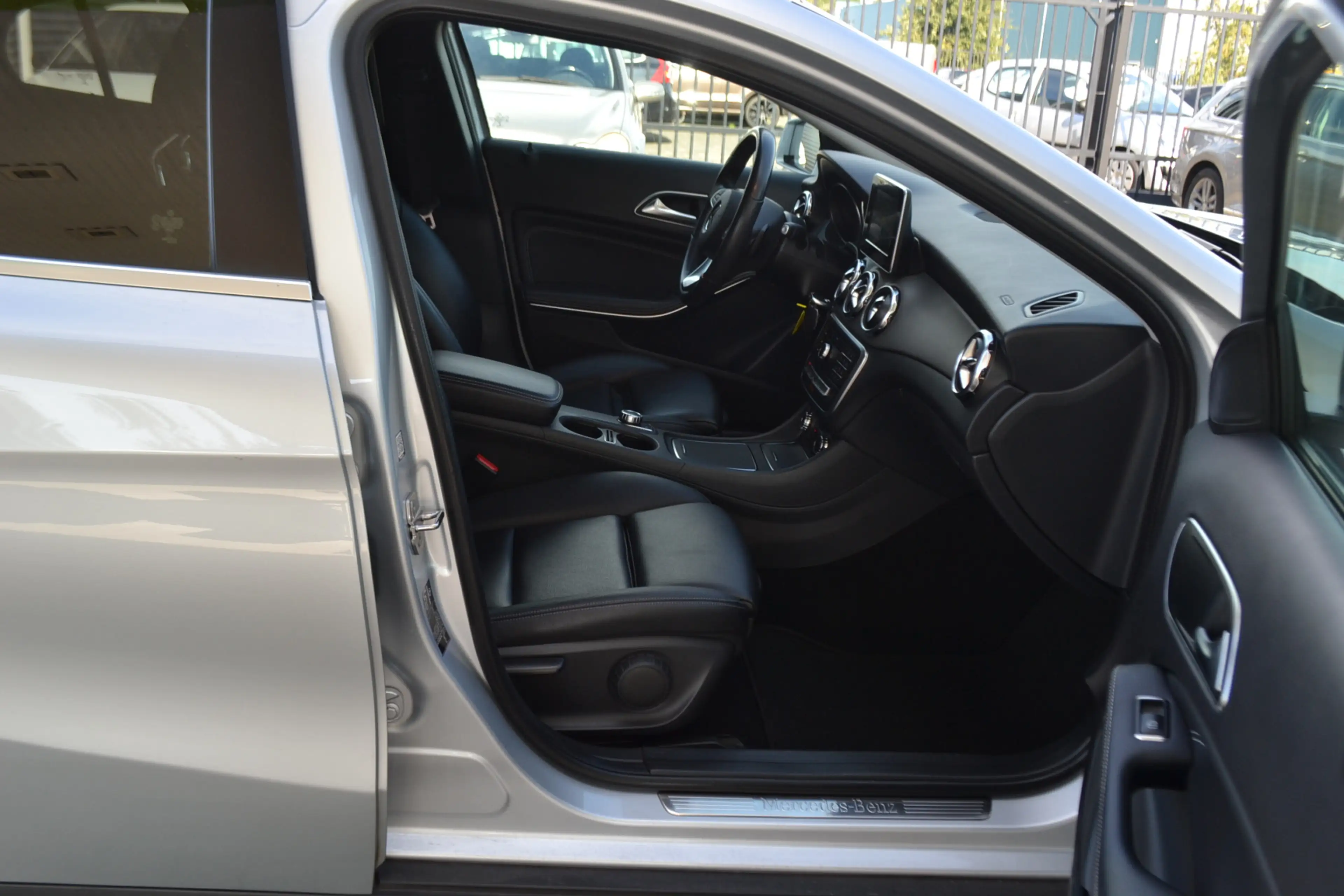 Mercedes-Benz GLA 180 Automaat | Leer | Carplay | Stoelverw. | Navigatie — photo 8