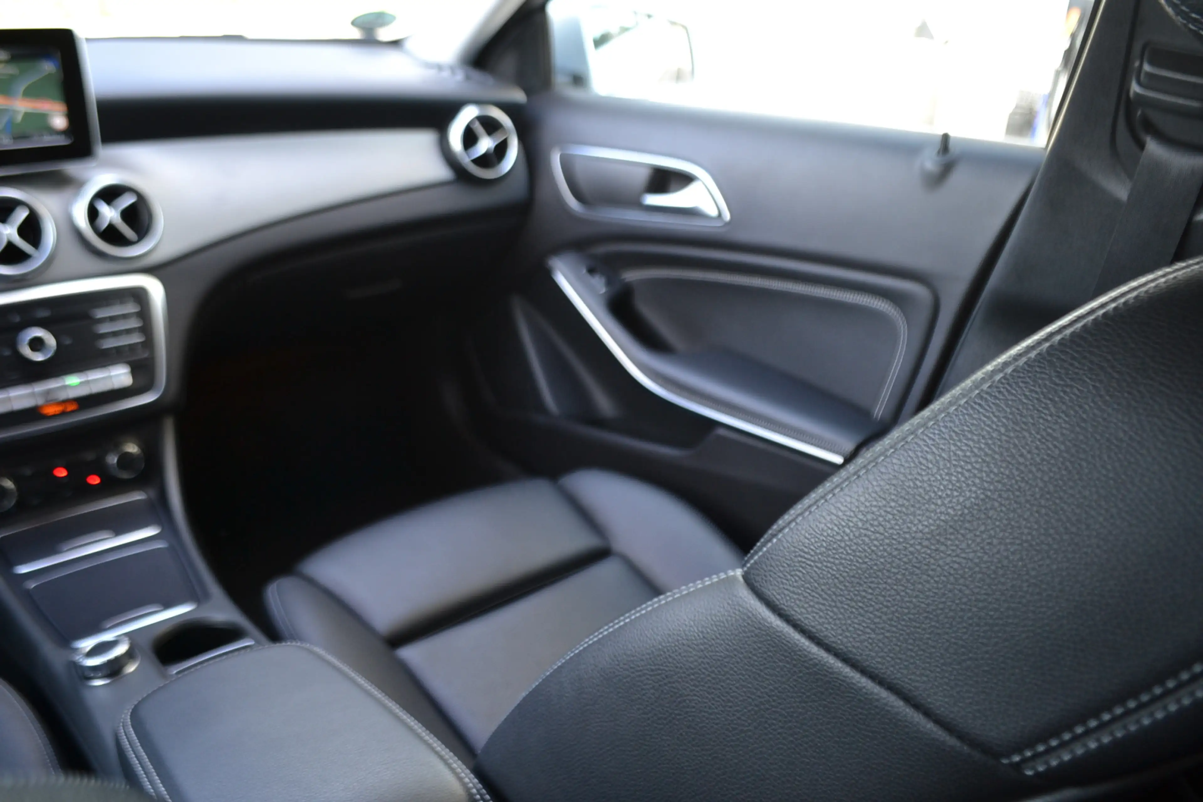 Mercedes-Benz GLA 180 Automaat | Leer | Carplay | Stoelverw. | Navigatie — photo 10