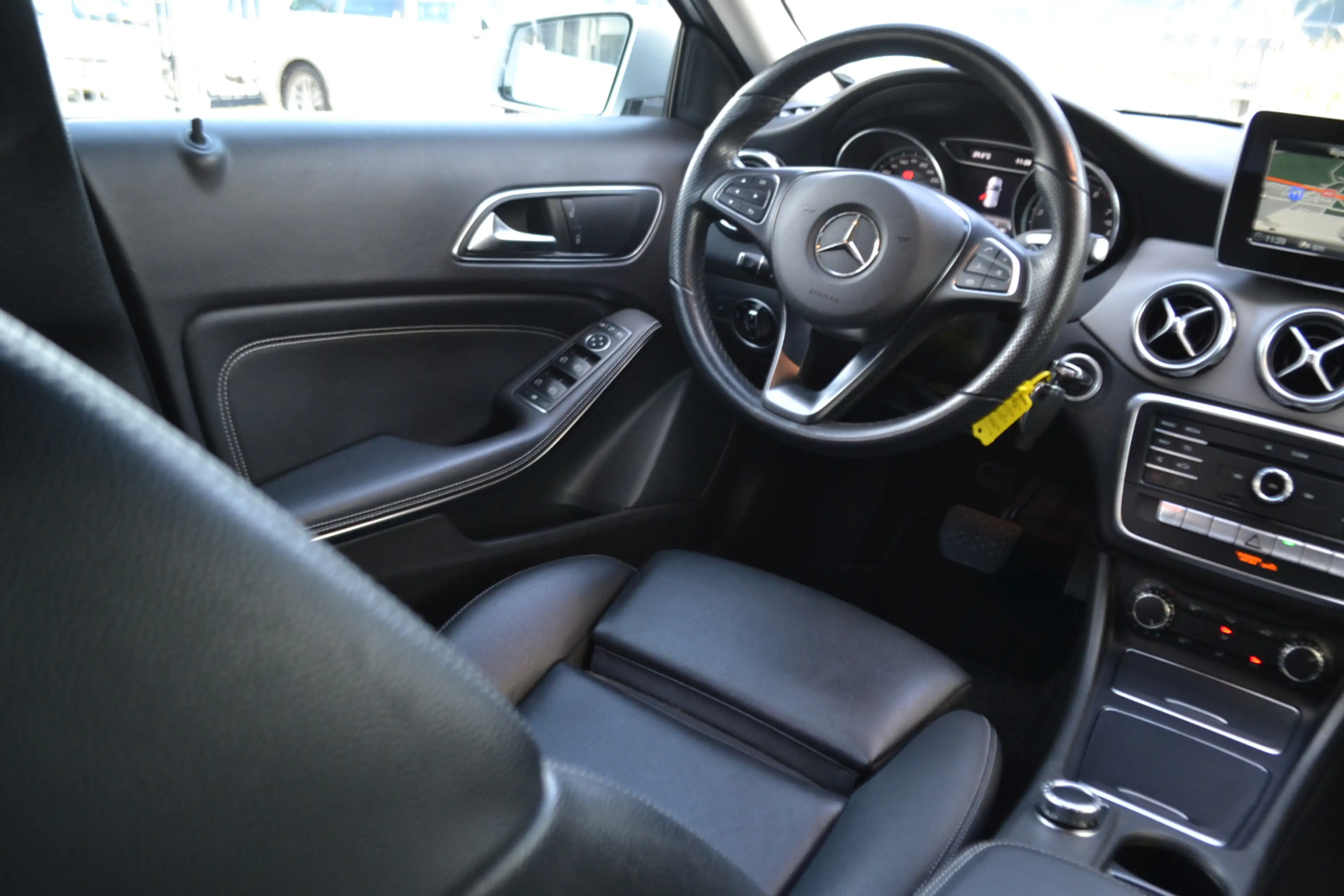 Mercedes-Benz GLA 180 Automaat | Leer | Carplay | Stoelverw. | Navigatie — photo 11