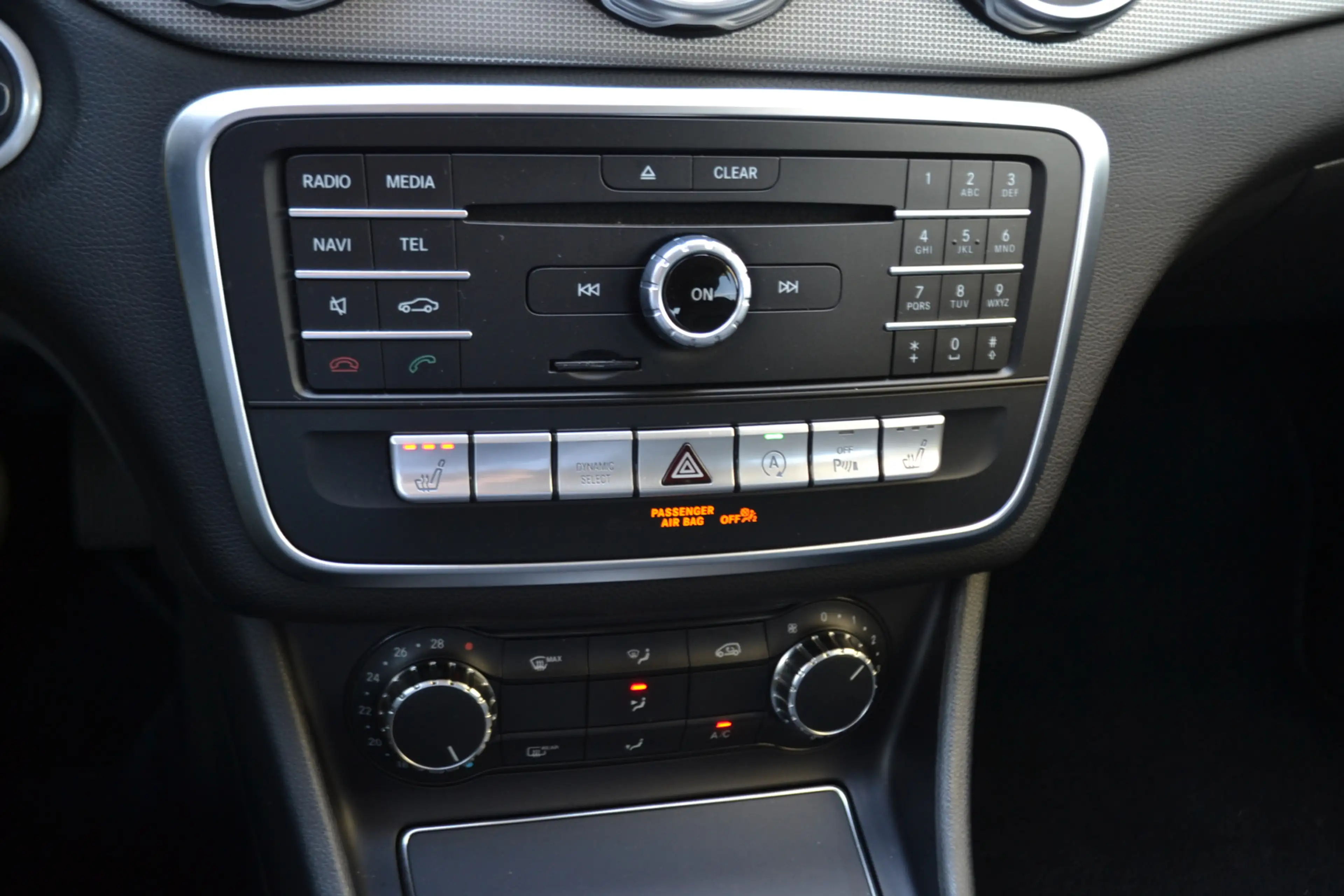 Mercedes-Benz GLA 180 Automaat | Leer | Carplay | Stoelverw. | Navigatie — photo 13
