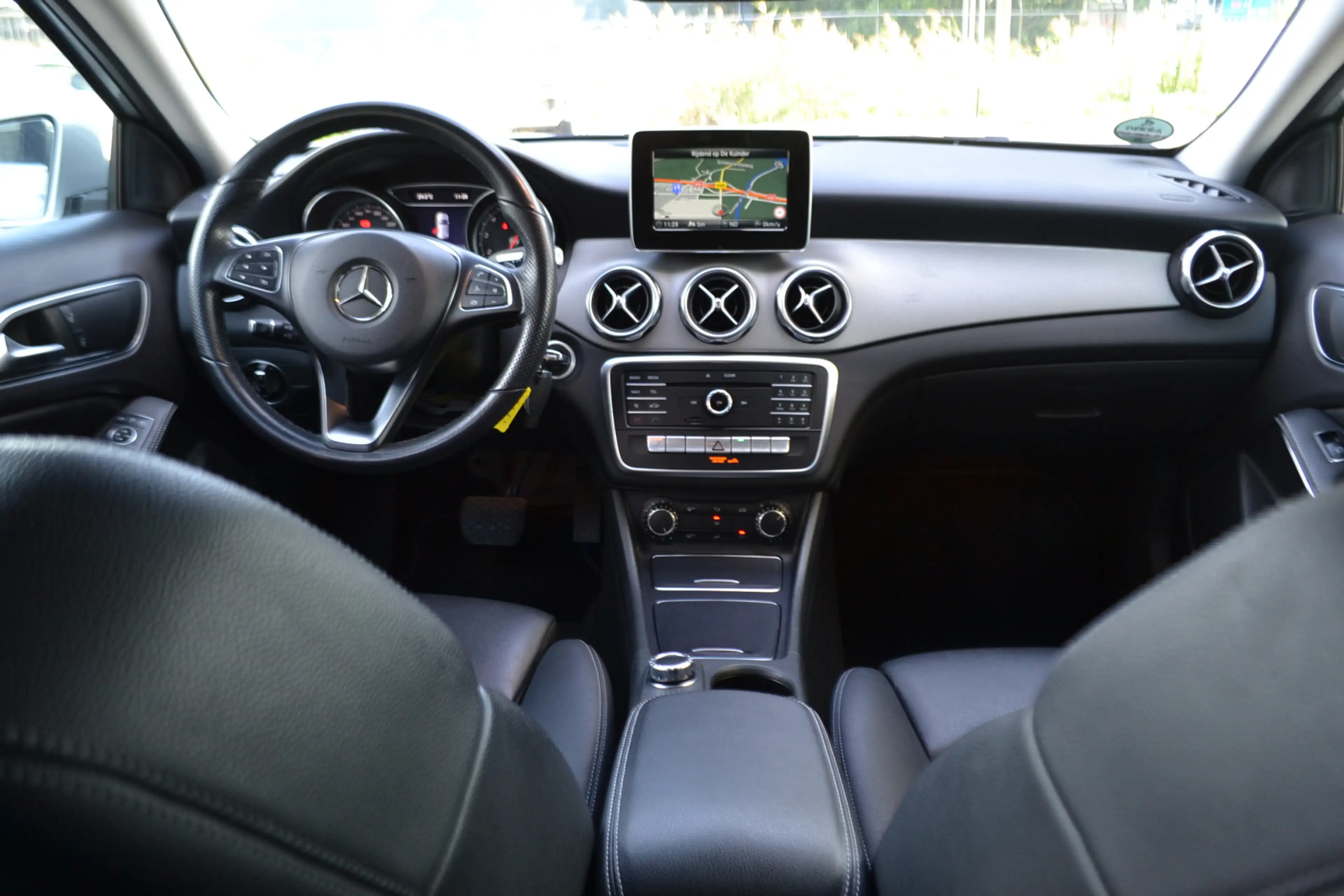 Mercedes-Benz GLA 180 Automaat | Leer | Carplay | Stoelverw. | Navigatie — photo 6