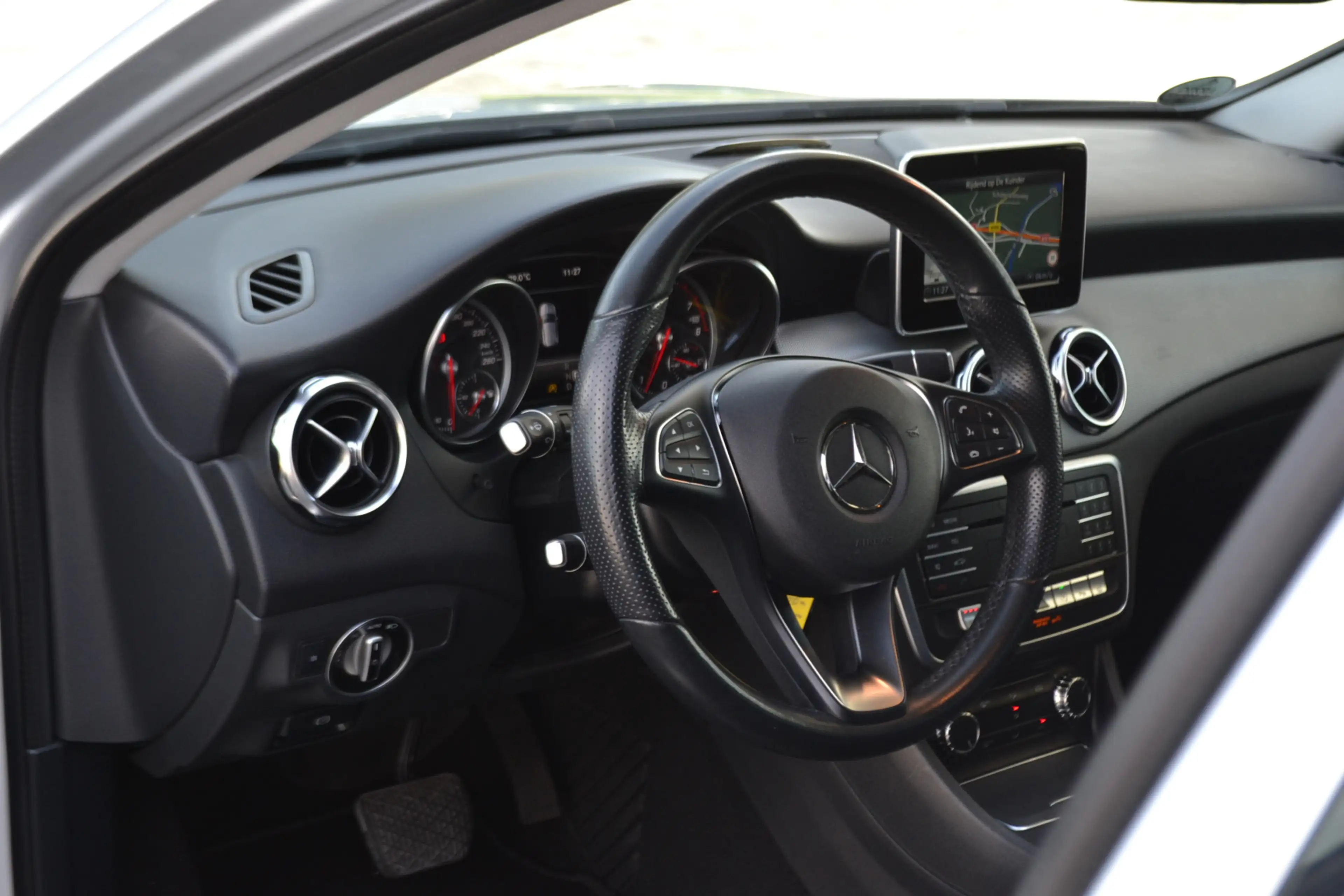 Mercedes-Benz GLA 180 Automaat | Leer | Carplay | Stoelverw. | Navigatie — photo 18