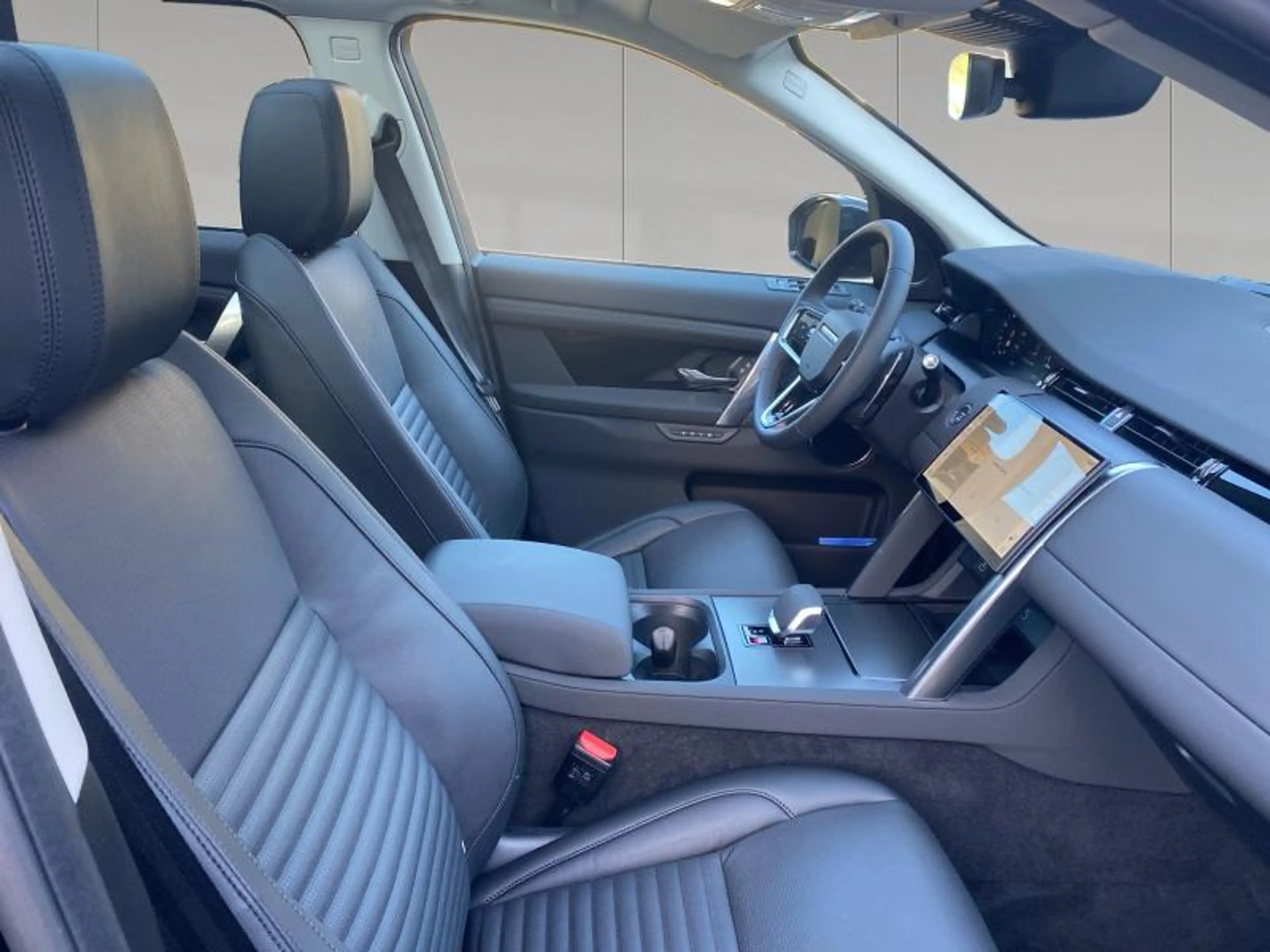Land Rover Discovery Sport P270e S Warranty until 10/2030 — photo 3