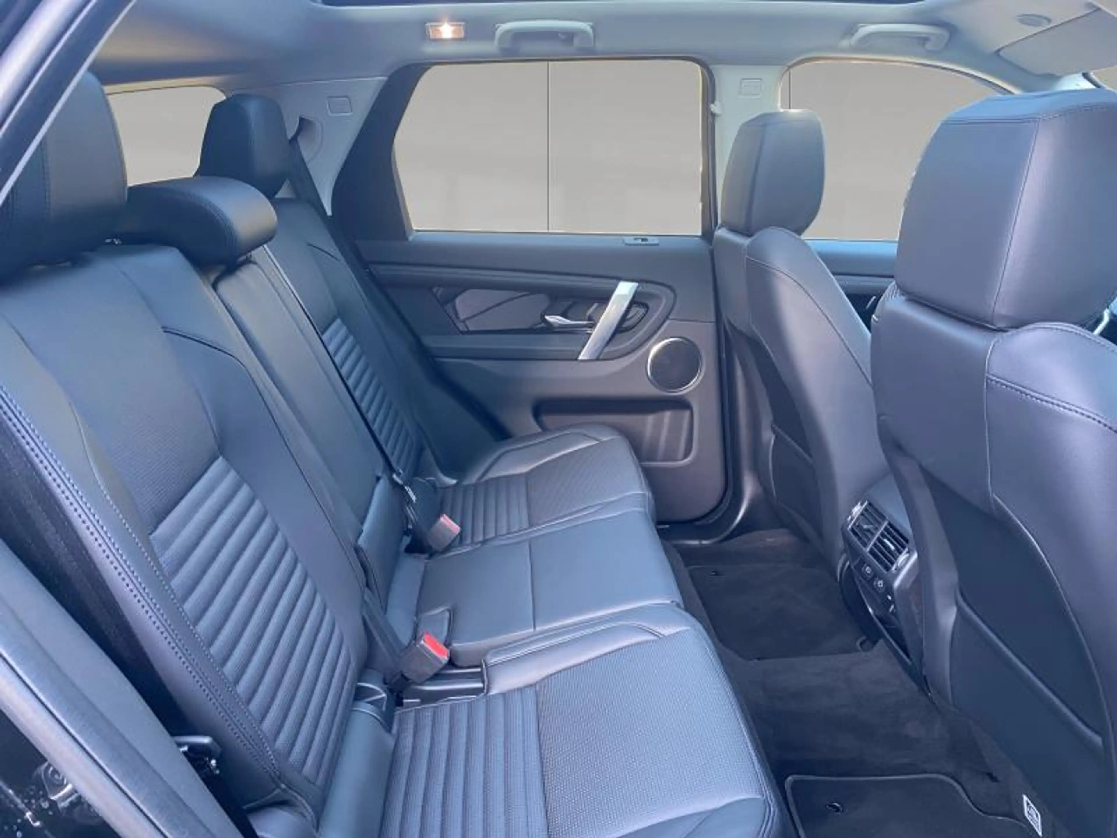 Land Rover Discovery Sport P270e S Warranty until 10/2030 — photo 5