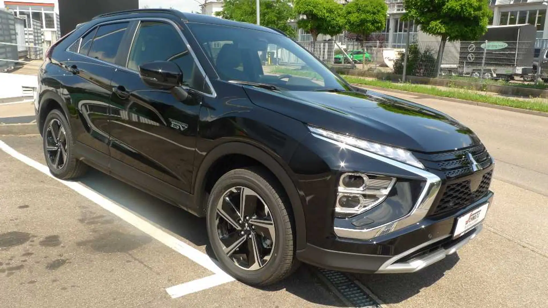 Mitsubishi Eclipse Cross Plug-in Hybrid PLUS 2.4 MIVEC 4WD Schwarz - 2