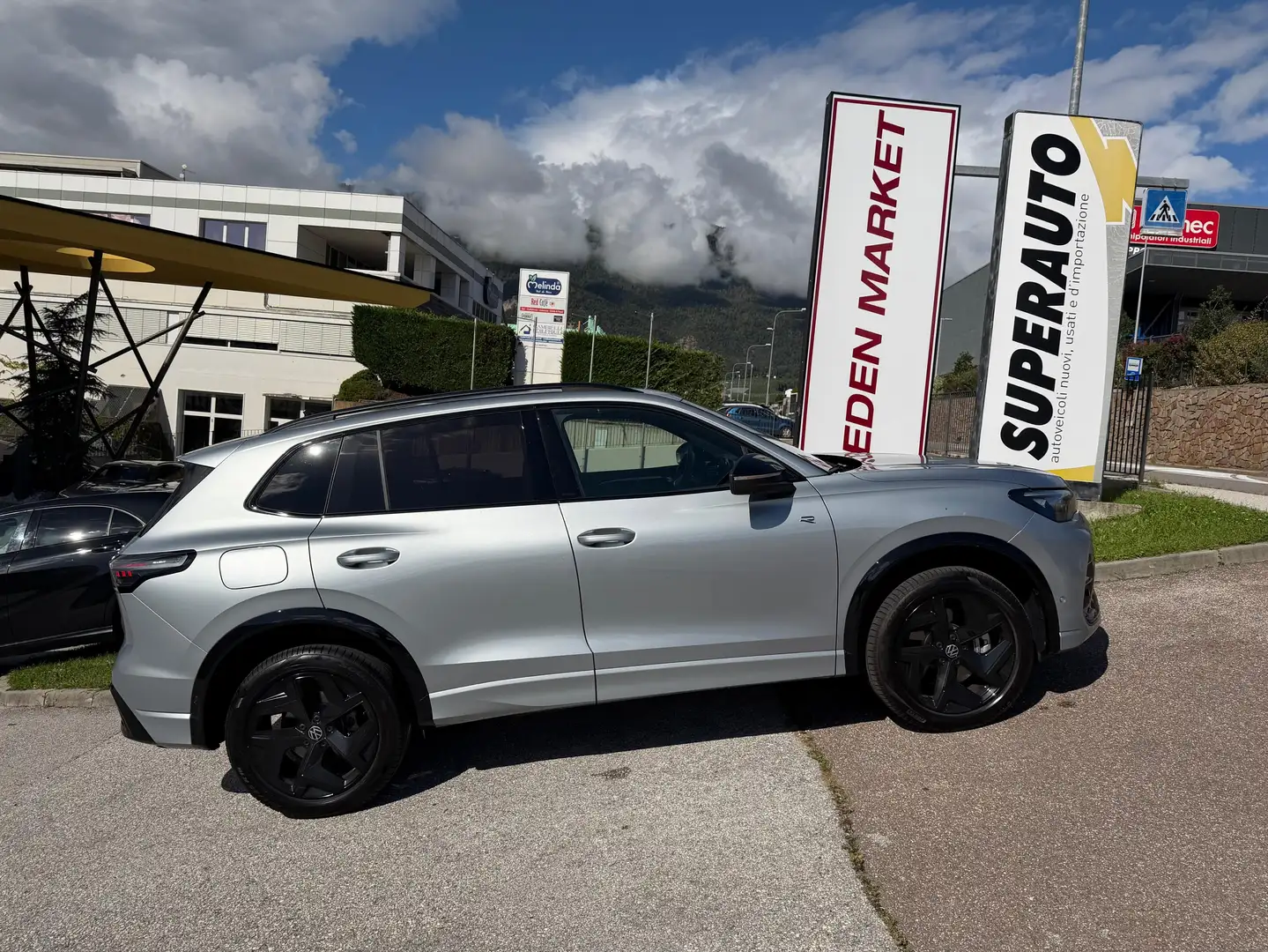 Volkswagen Tiguan Tiguan III 2024 2.0 tdi R-Line 4motion 193cv dsg Silber - 1