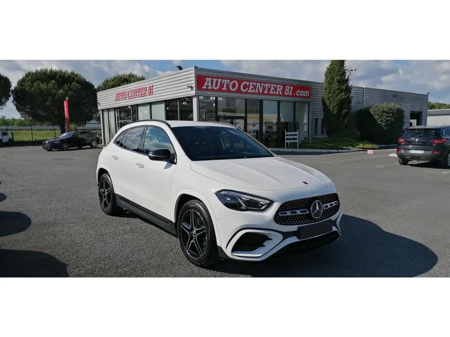 Mercedes-Benz GLA 200 200d 8G-DCT PHASE 2 AMG Line +ATTELAGE Белый - 1