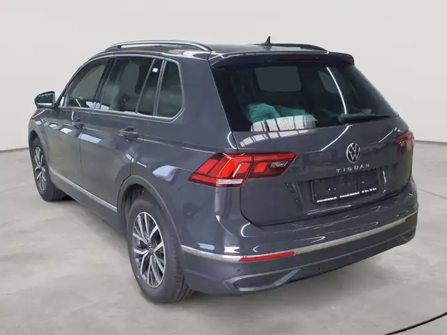 Volkswagen Tiguan view 5