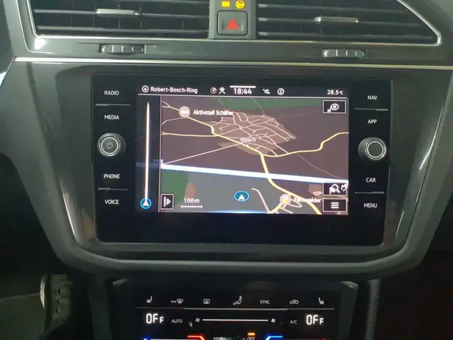 Volkswagen Tiguan view 12