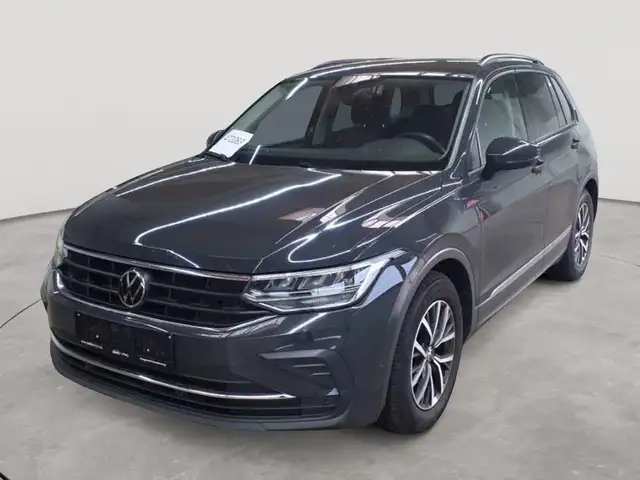 Volkswagen Tiguan view 2
