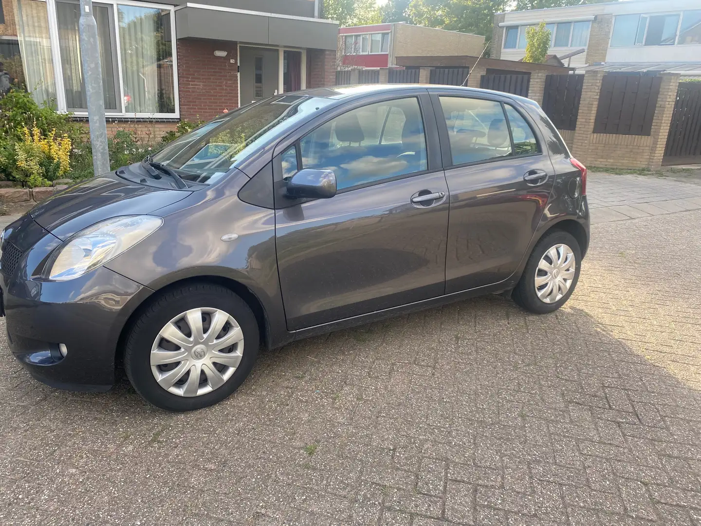 Toyota Yaris Yaris 1.3 VVTi Sol Šedá - 1