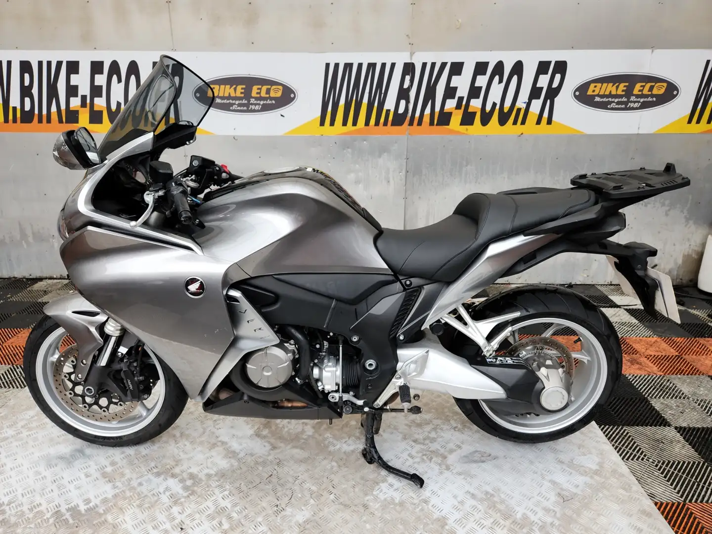 Honda VFR 1200 Gri - 2