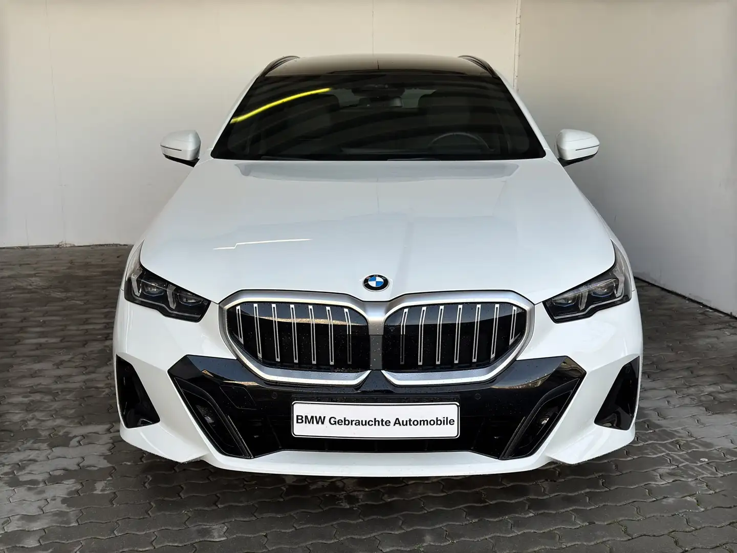 BMW 520 d xDrive Tour. M Sport Navi.LED.ACC.360°.Pano Weiß - 2