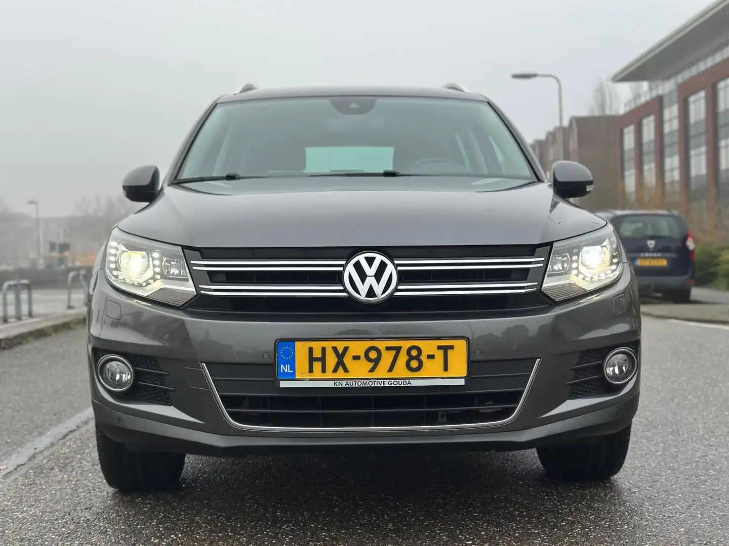 Volkswagen Tiguan 2.0 TSI Sport&Style 4motion 211PK RIJKLAAR DEALER Gris - 2