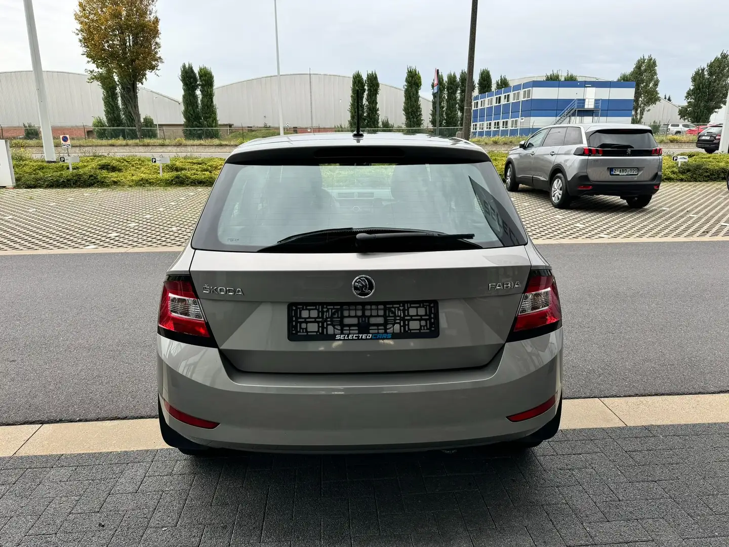 Skoda Fabia 1.0i Benzine Euro 6B MPI Ambition Beige - 2