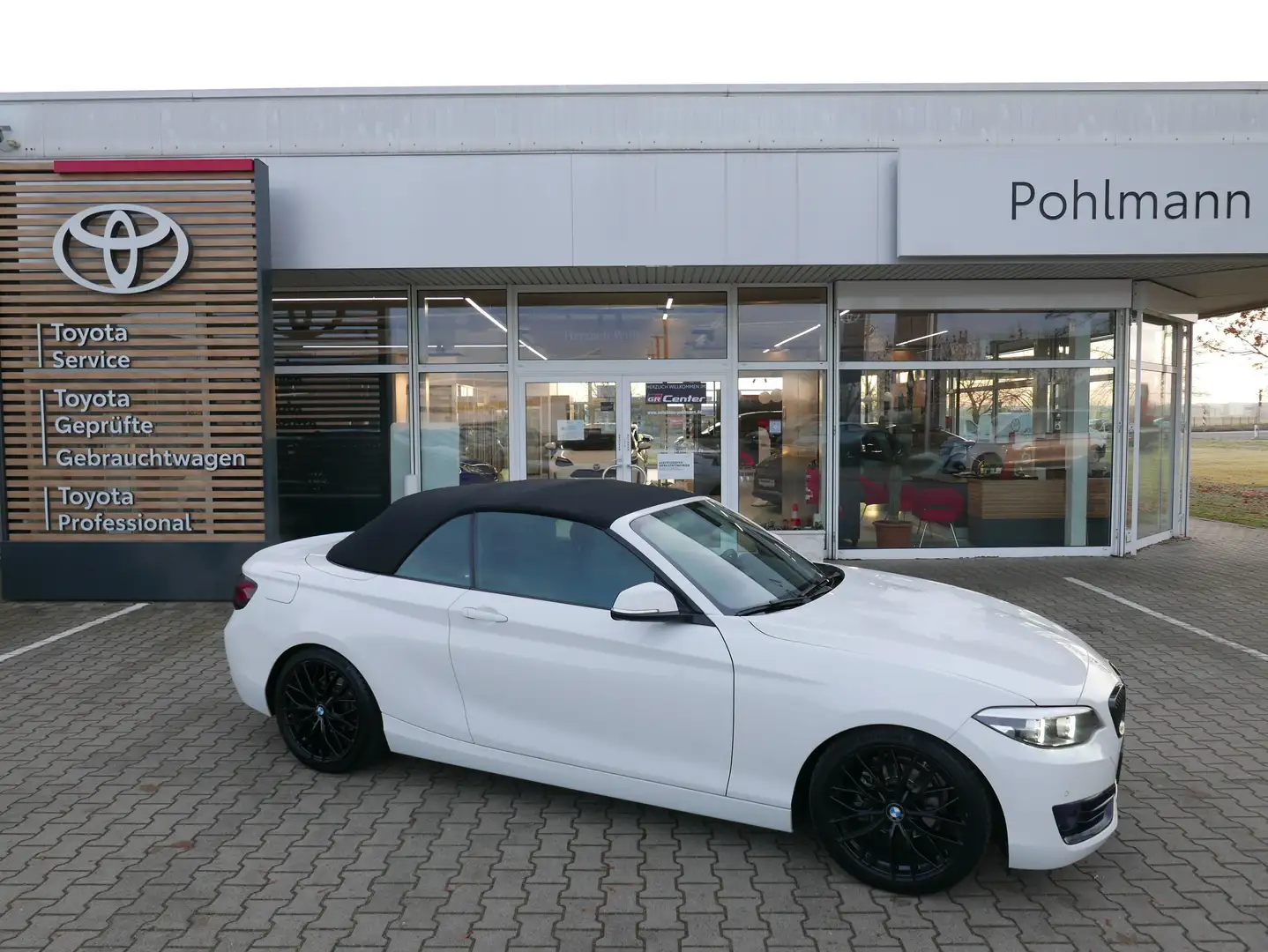 BMW 218 -i Cabrio Sport Line AT*LED*SH*PDC*NAVI Weiß - 1