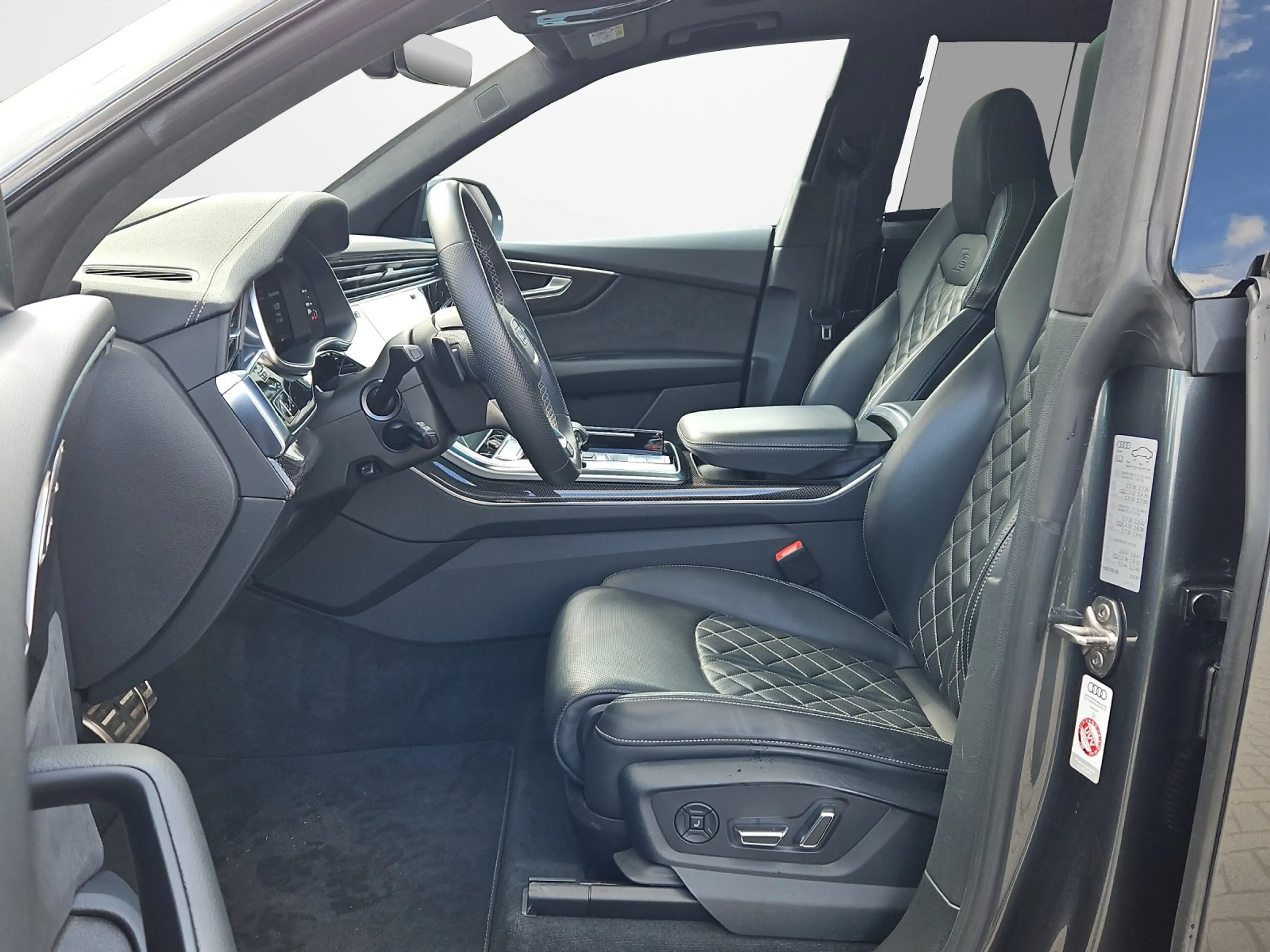Audi SQ8 TFSI tiptronic quattro NaviPlus Matrix AHK Pano... — photo 7