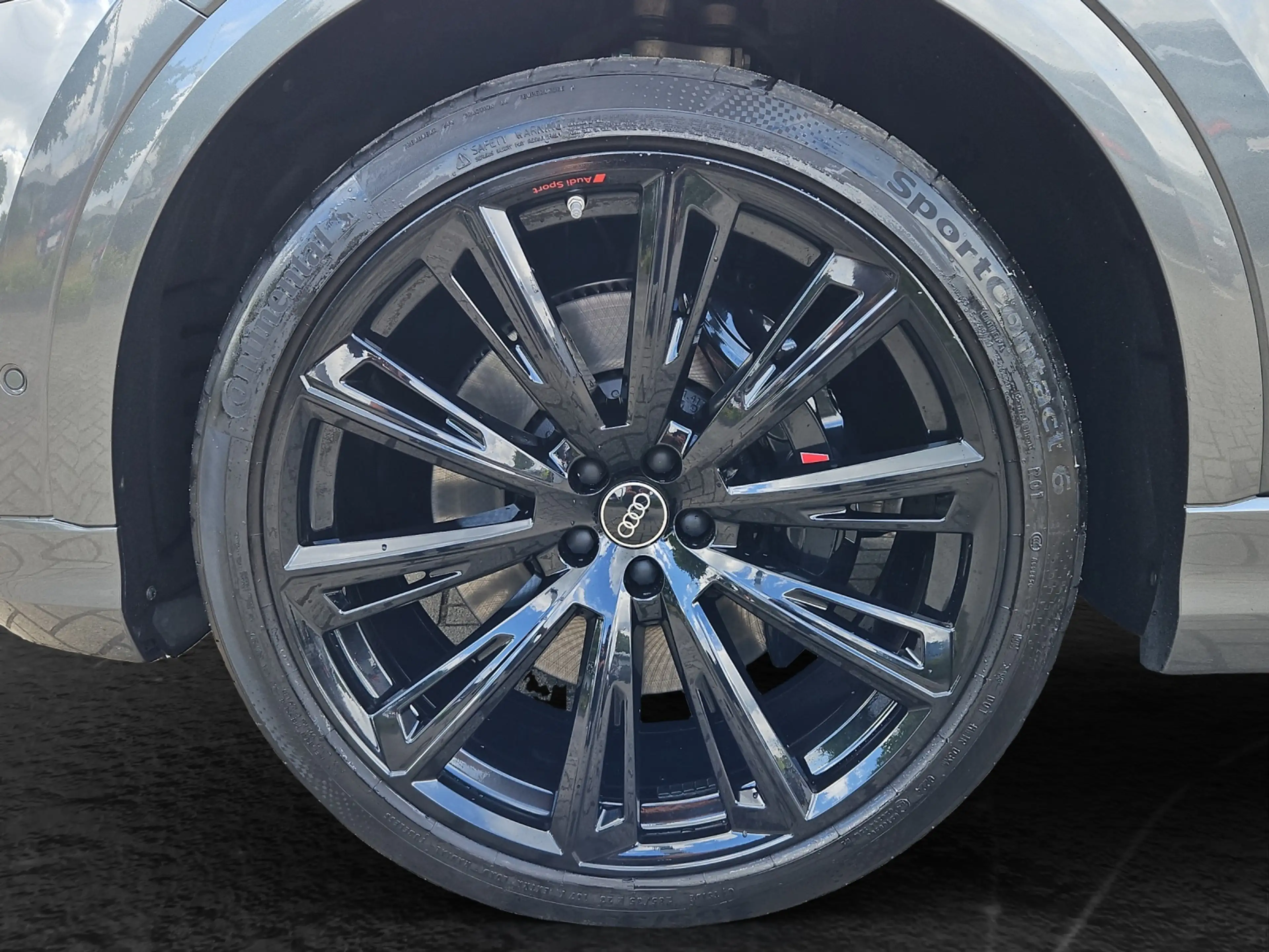 Audi SQ8 TFSI tiptronic quattro NaviPlus Matrix AHK Pano... — photo 5
