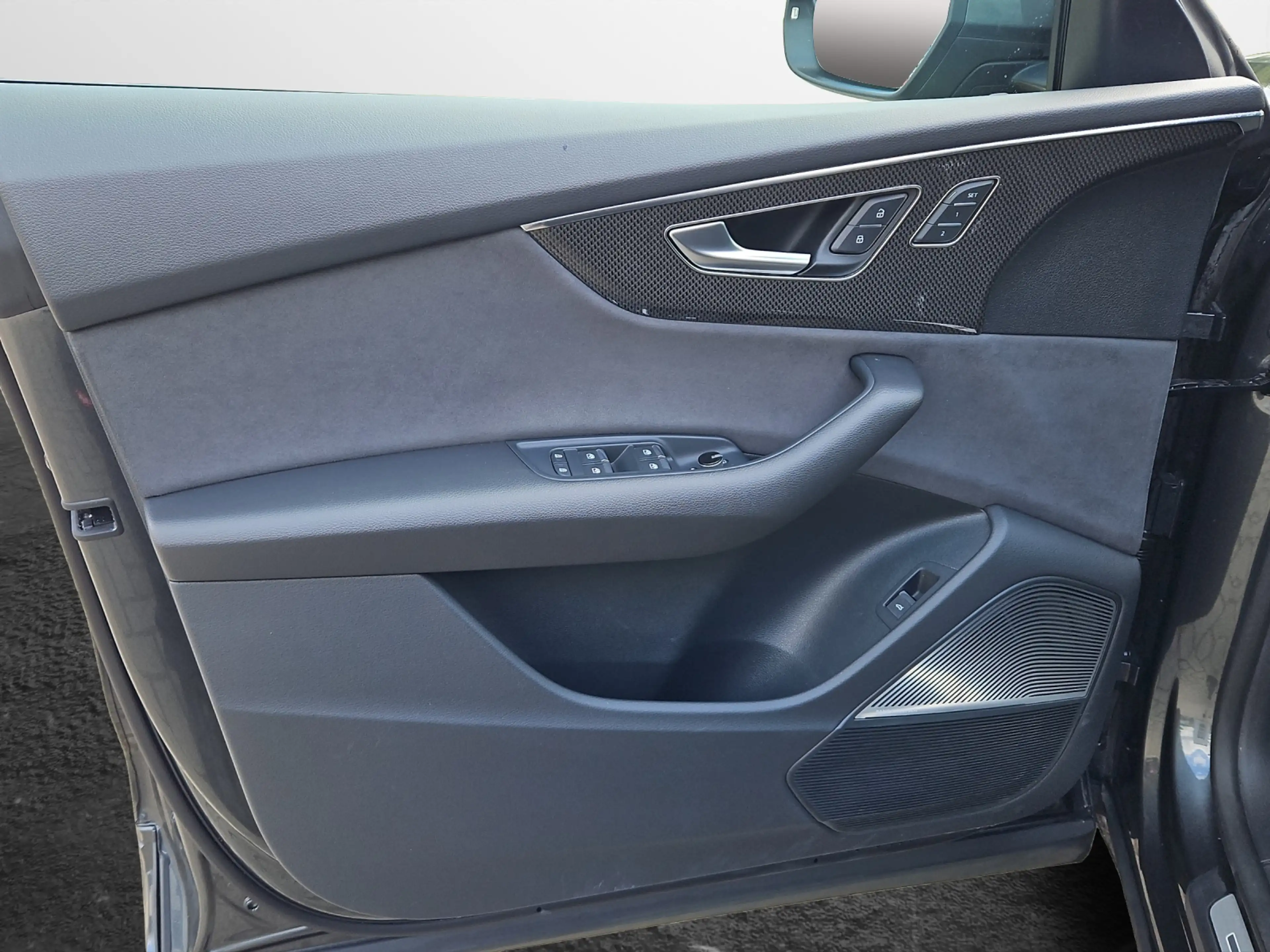 Audi SQ8 TFSI tiptronic quattro NaviPlus Matrix AHK Pano... — photo 6