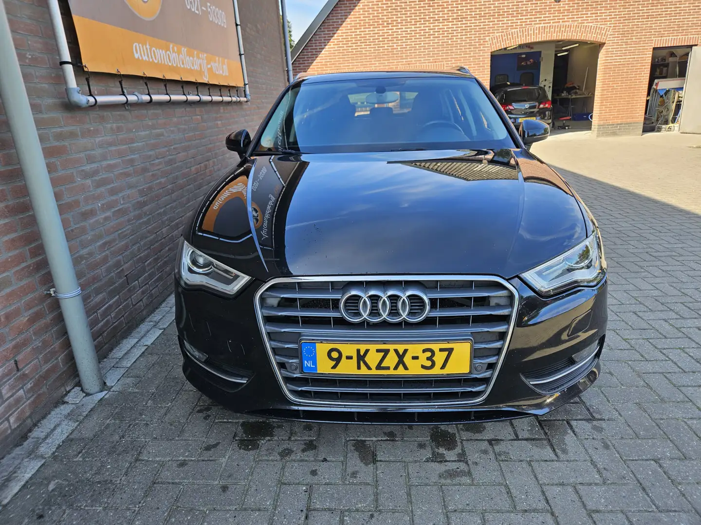 Audi A3 Sportback 2.0 TDI Ambition Pro Line plus Zwart - 2