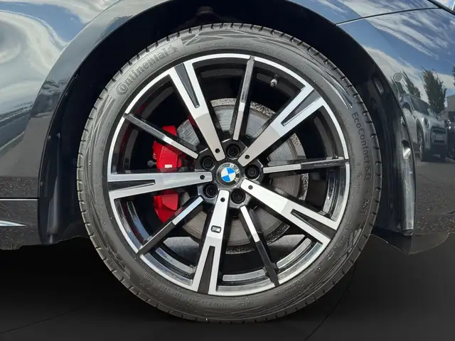 BMW 5 Series view 11