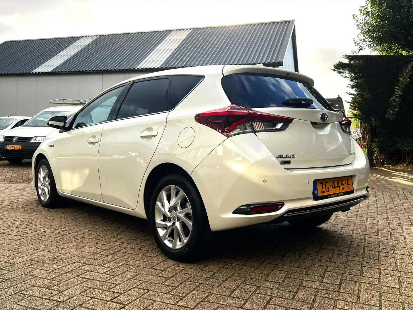 Toyota Auris 1.8 Hybrid Energy Plus_Parel_Camera_Navi_Bots sens Wit - 2