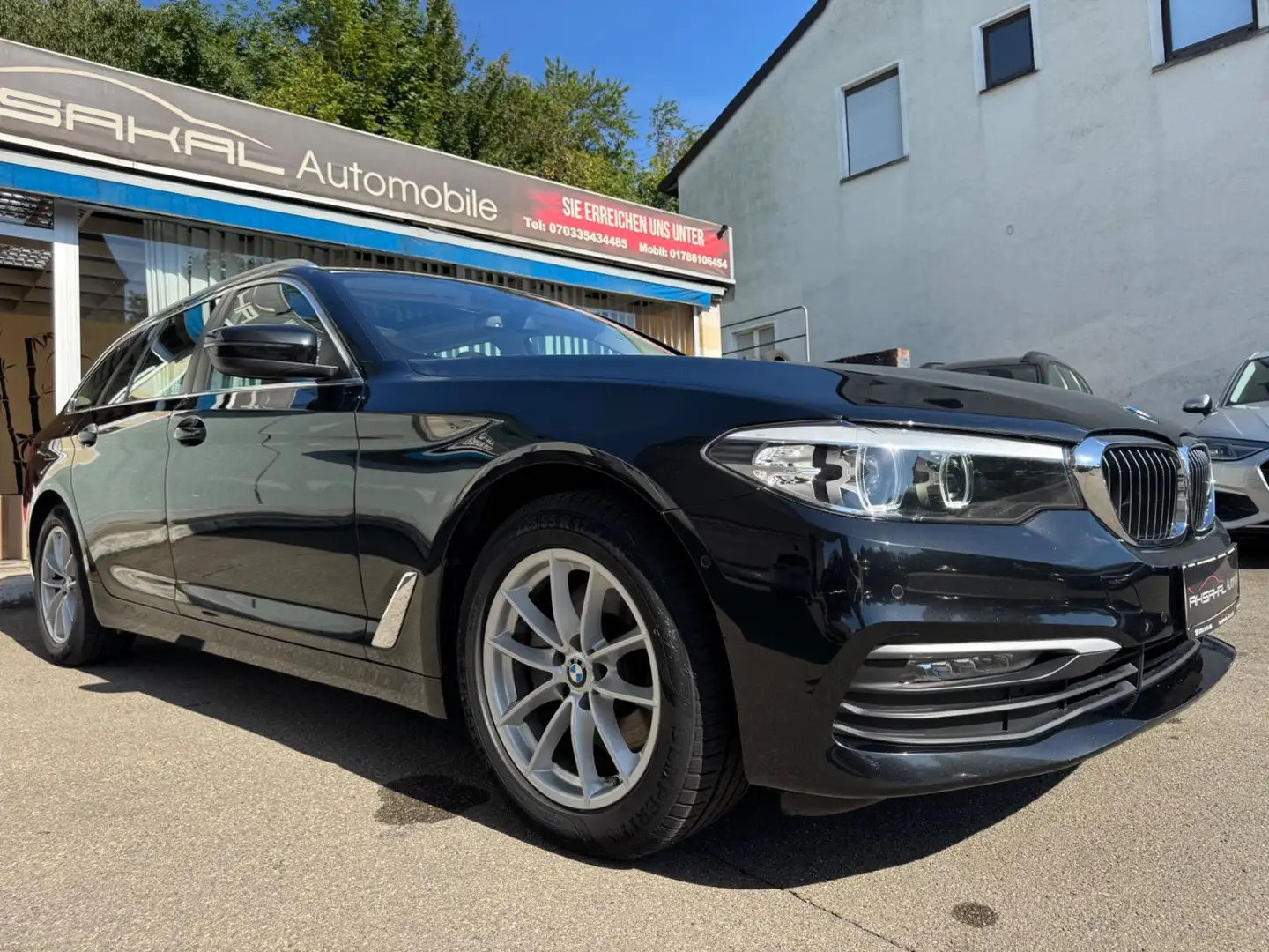 BMW 520 d Touring*Panorama*Live Cockpit*Leder*AHK* Schwarz - 2