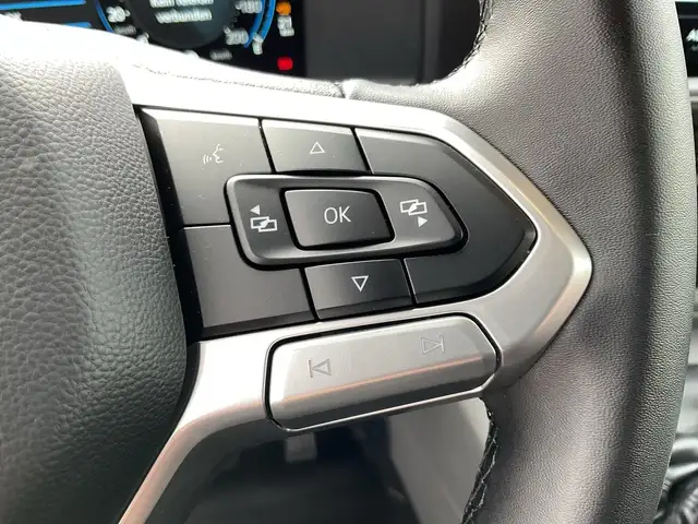 Volkswagen Transporter view 12
