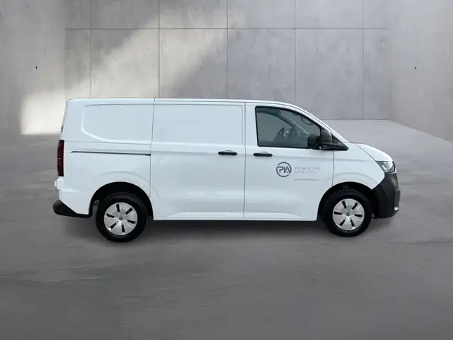 Volkswagen Transporter view 5