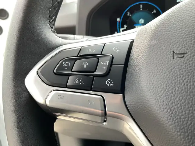 Volkswagen Transporter view 11