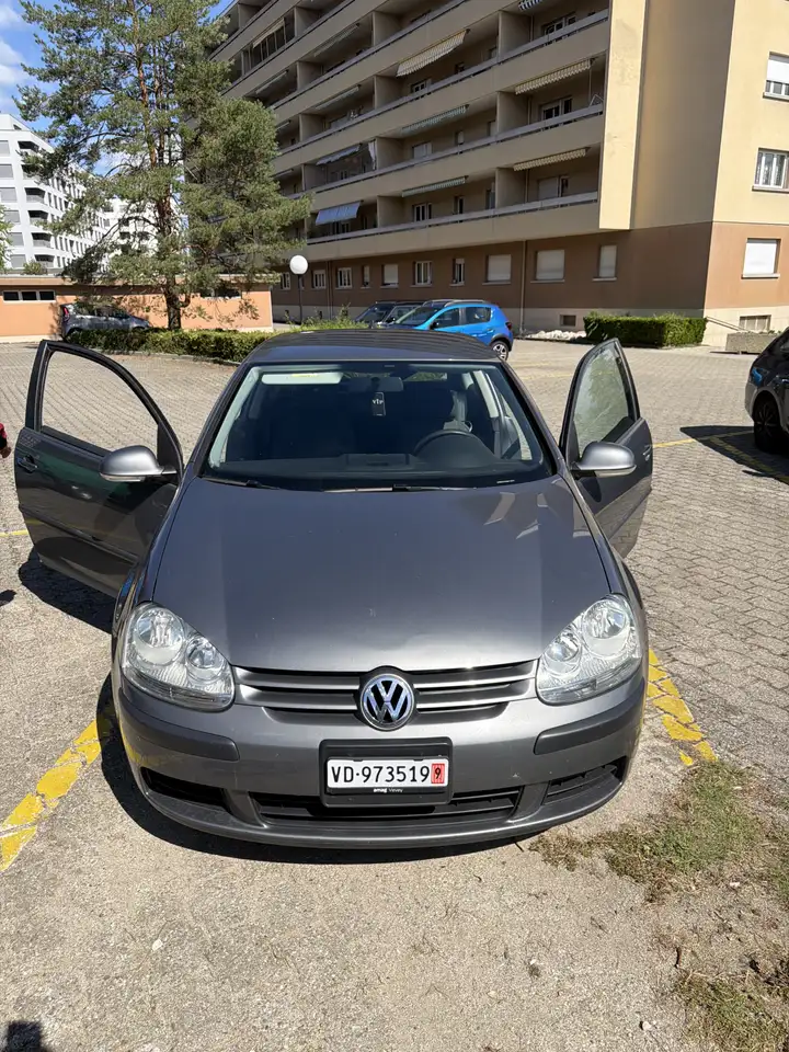 Volkswagen Golf Standard Model