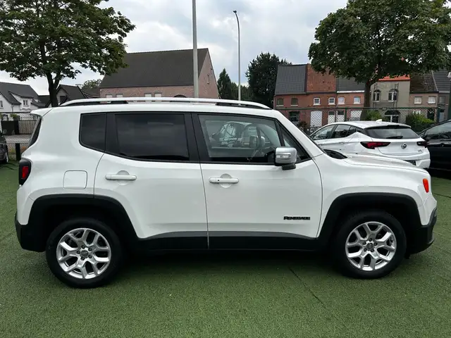 Jeep Renegade view 8