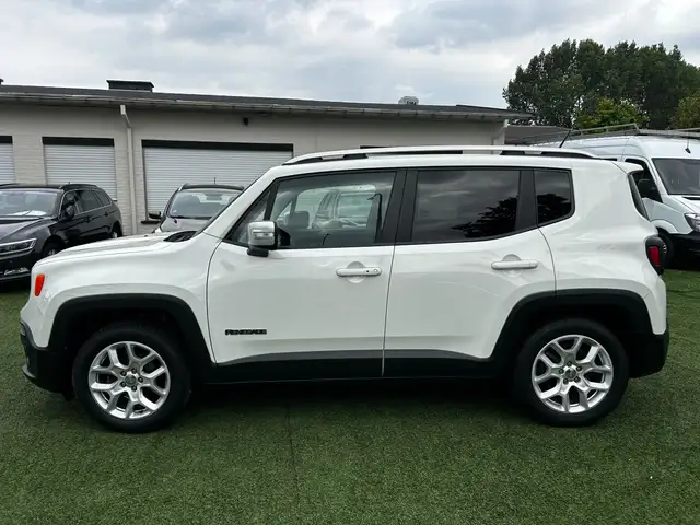 Jeep Renegade view 4