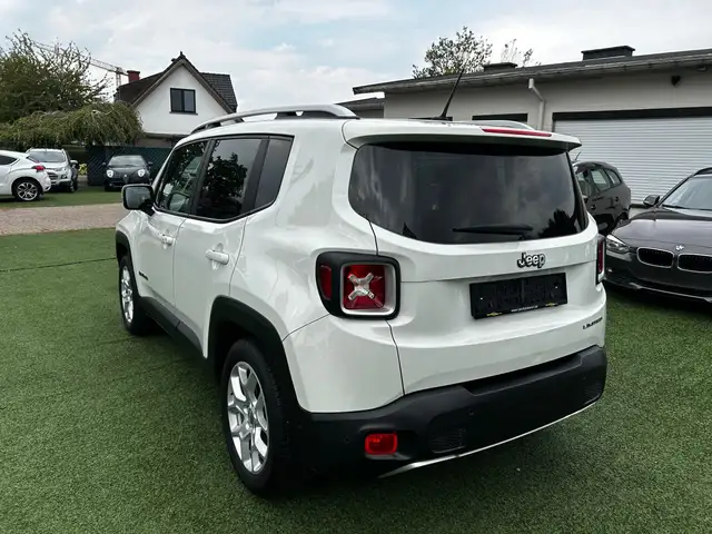 Jeep Renegade view 5